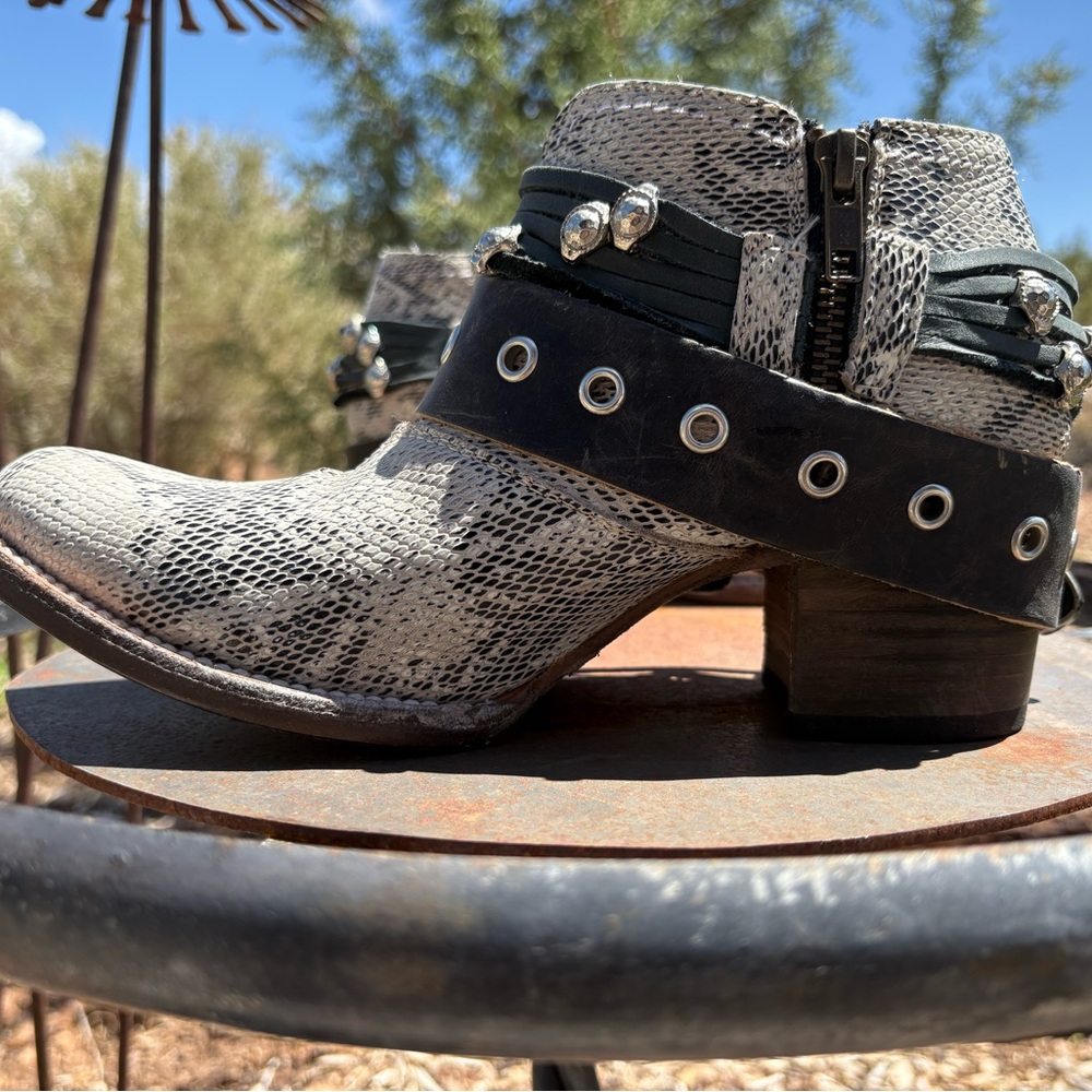 Freebird By Steven Saloon Booties - Picture 9 of 16